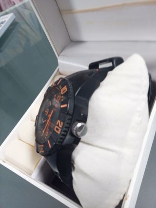 Reloj Marea Negro y Naranja
