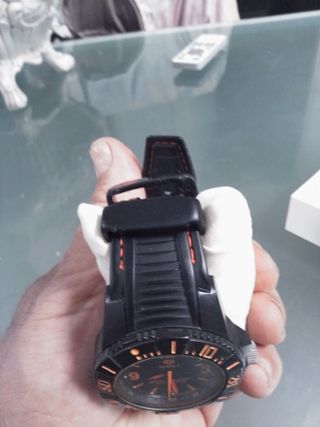 Reloj Marea Negro y Naranja