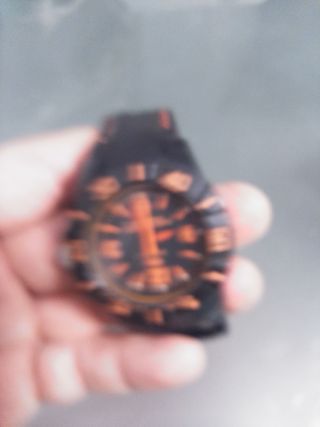 Reloj Marea Negro y Naranja