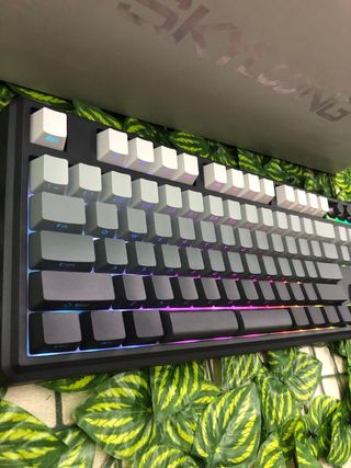 Teclado Mecánico Skyloong GK104 PRO negro multicol
