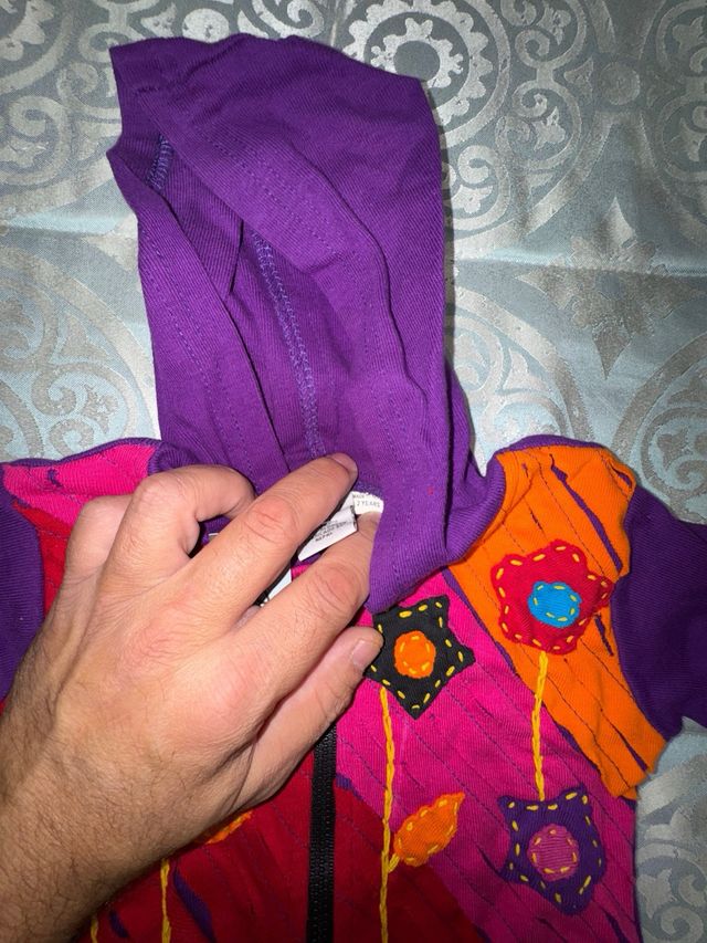 Chaqueta infantil con capucha y cremallera