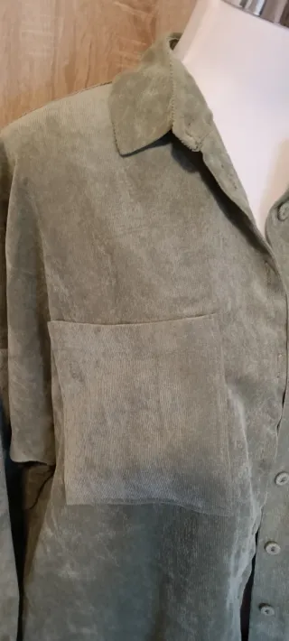 Camisa de pana Stradivarius Talla L Verde Oliva