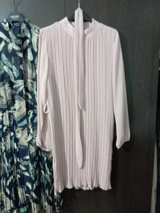 Vestidos AMY GEE Talla Única 10€ cada uno
