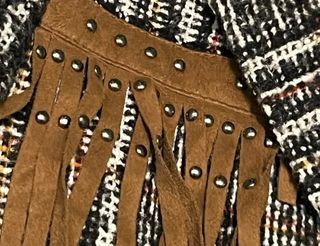 Chaqueta cuadros flecos antelina remaches