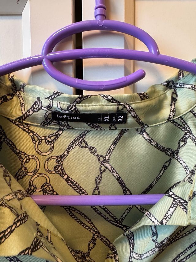 Camisa verde Lefties estampado cadenas