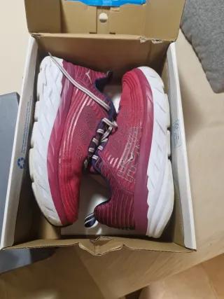Zapatillas Hoka One Talla 42.5 Rojas y Blancas