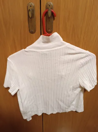 Camiseta blanca botones manga corta