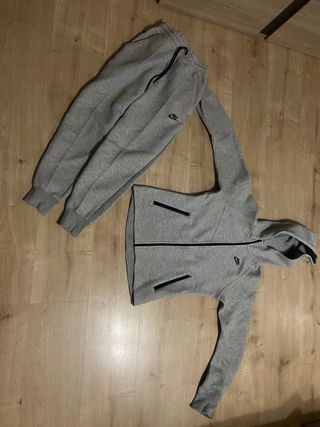 Conjunto Nike Tech Fleece Mujer Talla XS Gris