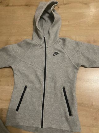 Conjunto Nike Tech Fleece Mujer Talla XS Gris
