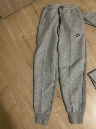 Conjunto Nike Tech Fleece Mujer Talla XS Gris