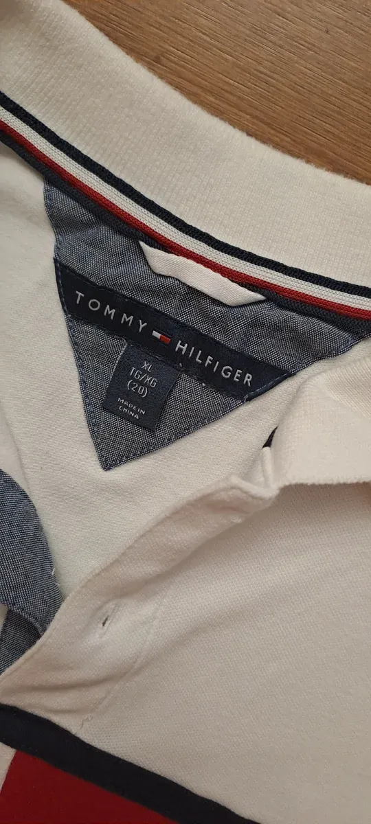 Polo Tommy Hilfiger niño blanco