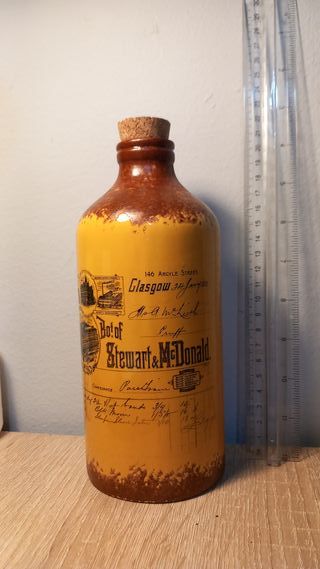 Due bottiglie vintage in ceramica Stewart & McDonald
