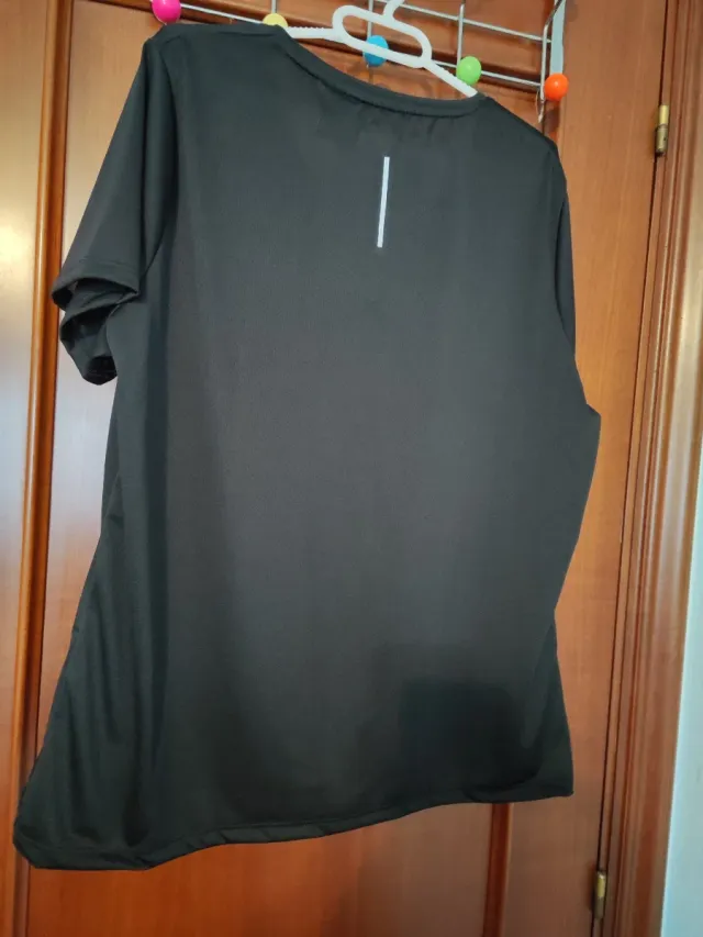 Camiseta deportiva negra