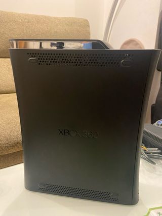 Xbox 360 Negra + 2 mandos + 10 juegos