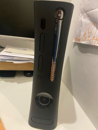Xbox 360 Negra + 2 mandos + 10 juegos