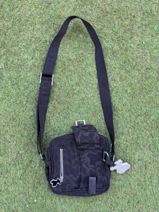 Bolso bandolera negro estampado