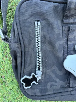 Bolso bandolera negro estampado