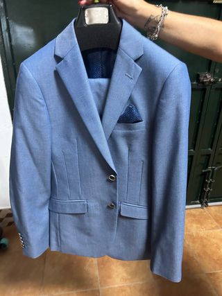 Traje azul elegante