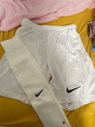 Pantalones y calcetines Nike blancos