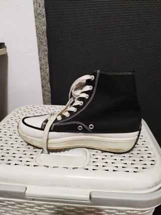 Deportivas de mujer altas negras y blancas