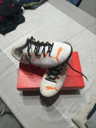 Botas de fútbol Puma multitacos  talla40