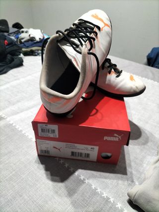 Botas de fútbol Puma multitacos  talla40