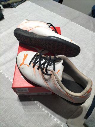 Botas de fútbol Puma multitacos  talla40