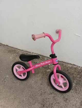 Bicicleta sin pedales rosa Chicco