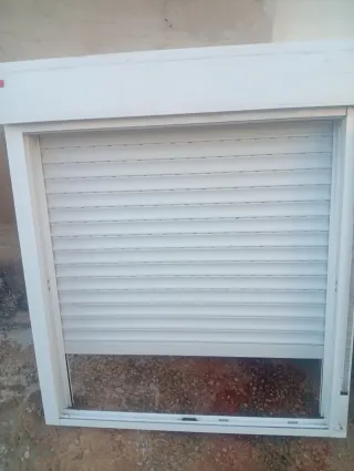 Ventana aluminio con persiana