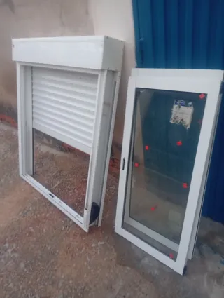 Ventana aluminio con persiana