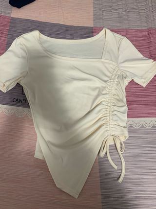 Camiseta manga corta asimétrica beige