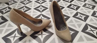 Zapatos de salón dorados