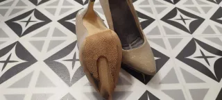 Zapatos de salón dorados