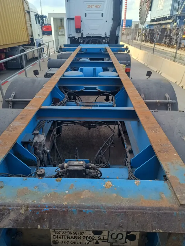 Remolque portacontenedores 20 pies camión