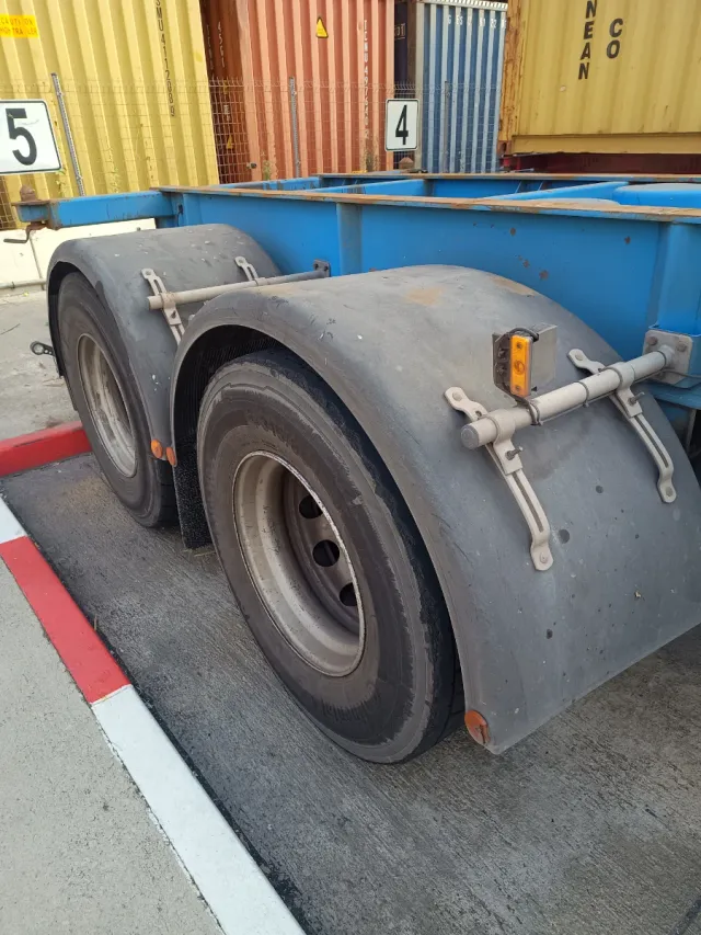 Remolque portacontenedores 20 pies camión