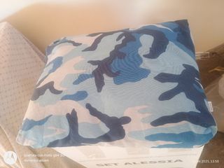 Tessuto camouflage blu e bianco