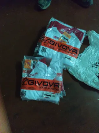 Lote 15 camisetas GIVOVA niño futbol, equipo