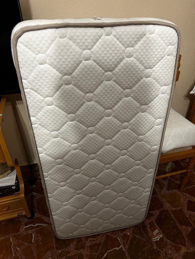 Colchón cuna viscoelástico poco uso