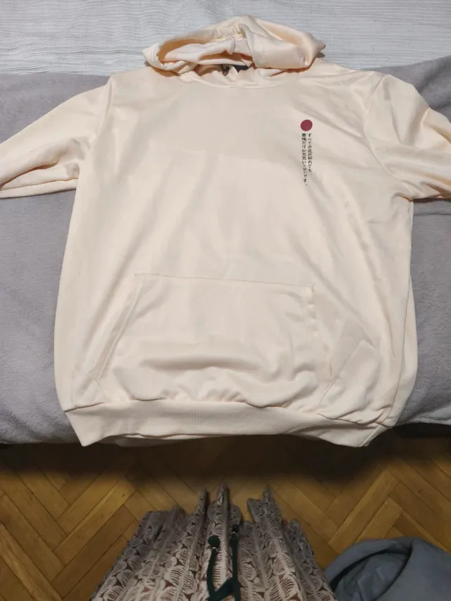 Sudadera beige con estampado japonés