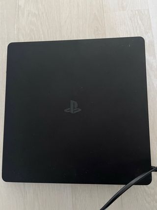 PS4 (PlayStation 4) Negra + Mando y Juegos