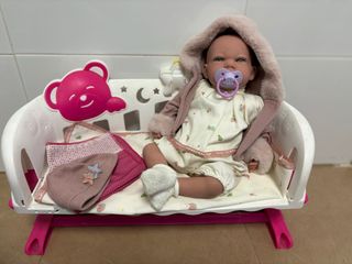Bebé Reborn con Cuna y Accesorios