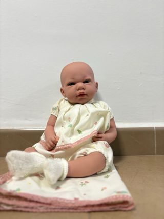 Bebé Reborn con Cuna y Accesorios
