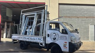 Autónomo montador aluminio con furgoneta