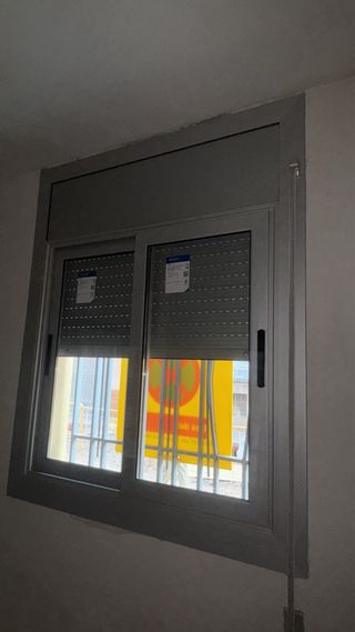 Autónomo montador aluminio con furgoneta