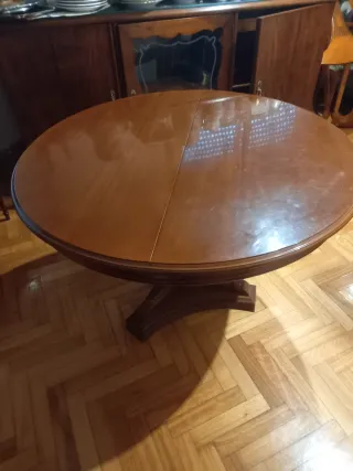 Mesa de comedor redonda de madera