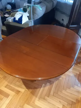 Mesa de comedor redonda de madera
