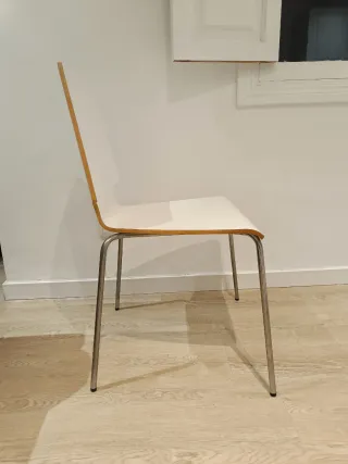 Silla Vilmar blanca madera y metal.