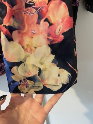 Camiseta Adidas floral negra multicolor