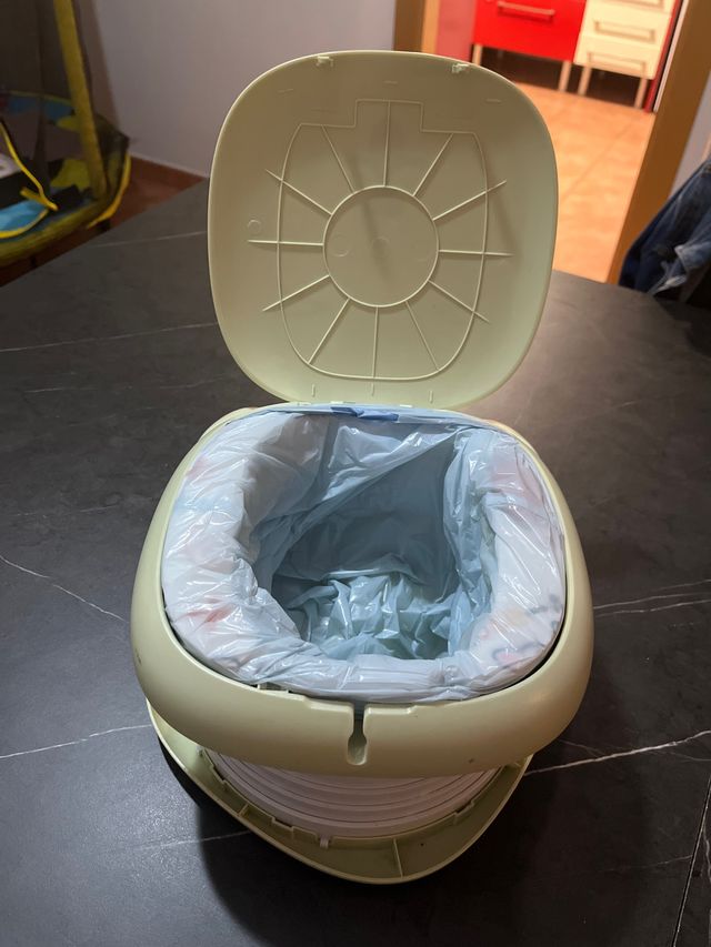Orinal plegable y portátil para bebé