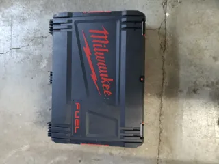 Maleta Milwaukee FUEL Negra, caja Milwaukee FUEL.
